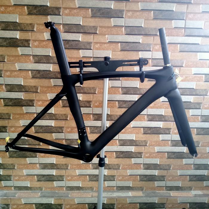 Gambar FRAME CARBON RIM BRAKE MODEL PROSERIES TANPA DECAL dari SARANA CARBON BIKE undefined Tokopedia
