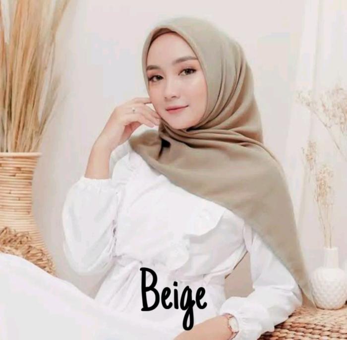 Gambar Hijab segi empat polos bella square jilbab kerudung paris - Beige dari Queen Online Store_NEW undefined Tokopedia