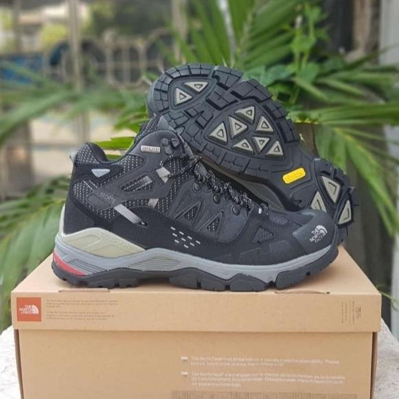 Gambar Sepatu gunung the north tracking outdoor sepatu hiking pria - Black, 40 dari Billionaire Shoes undefined Tokopedia
