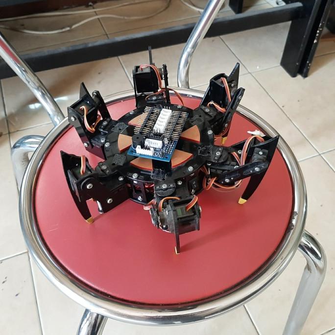 Gambar Ready Hexapod Spider Robot Frame Servo Mg90S, Sg 90 3 X 6 Dof Arduino - Controller dari Warung Bapaks undefined Tokopedia