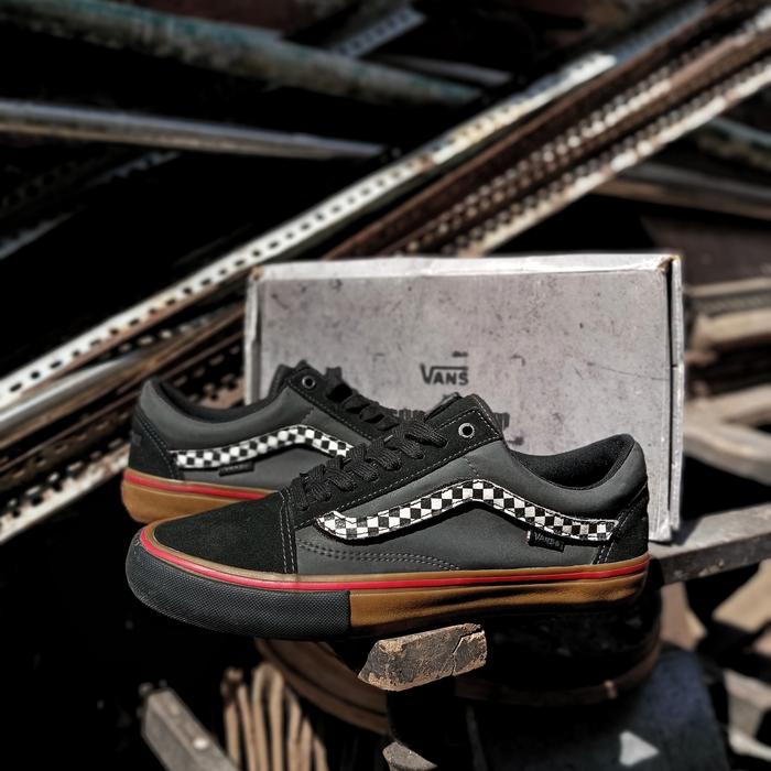 Gambar vans Old Skool Pro x Showroom "21:30" dari kicksofmidas undefined Tokopedia