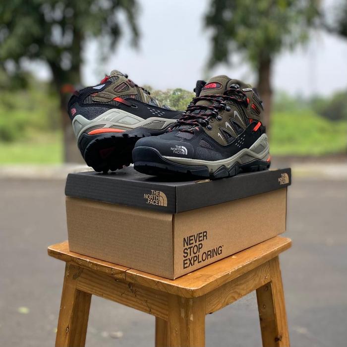 Gambar SEPATU GUNUNG PRIA TERBARU SEPATU OUTDOOR SEPATU HIKING PREMIUM - Army, 41 dari Billionaire Shoes undefined Tokopedia