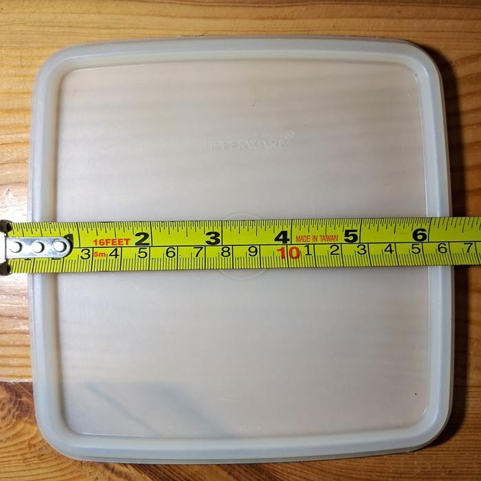 Gambar Tutup Tupperware model lama Preloved - square dari Sacred Heart undefined Tokopedia