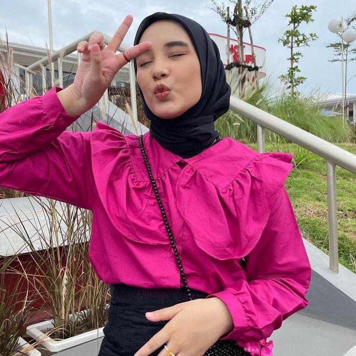 Gambar Ladyfemmes Vivian Blouse Fashion Atasan Wanita Muslim Katun - Fuschia dari Ladyfemmes undefined Tokopedia
