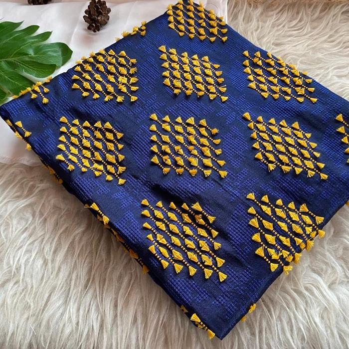 Gambar kain tenun bulu navi eklusif - navy kuning dari Avika Tenun Galeri undefined Tokopedia