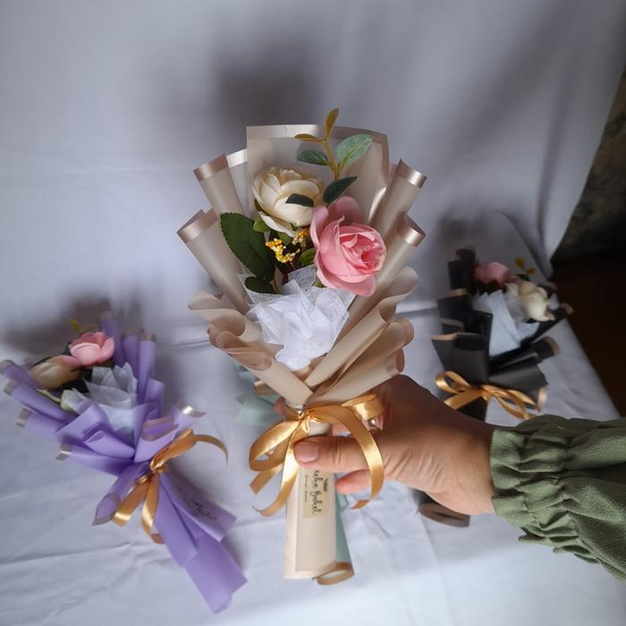 Gambar Hand Bouquet Mawar /Buket Single Rose & Double Rose/Buket Mawar Mini - Hitam, satu tangkai dari AKJSTORE undefined Tokopedia