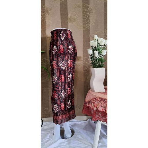 Gambar Rok Plisket Batik Bawahan Kebaya MotifPISANG MAROON Dan Lainnya - PISANG MAROON dari TANAH ABANG COLECTION undefined Tokopedia