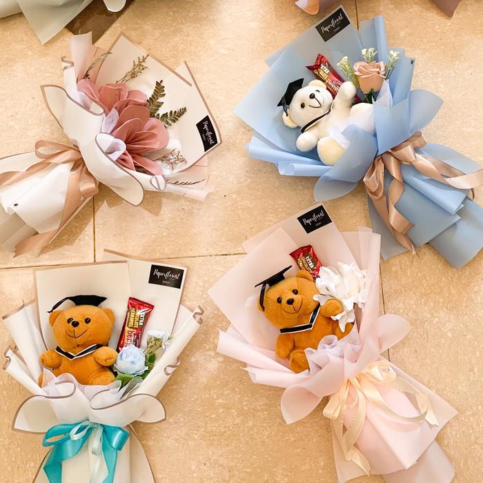 Gambar PAPERFLOWIST Medium - Buket Bunga BONEKA BENG-BENG / Bucket Mawar Beng Beng Sidang Wisuda Lamaran Tunangan Nikahan / Anniversary Flower Bouquet / Artificial Flowers / Gift Wrap Hampers / Hadiah Kado Ulang Tahun / Hari Ibu / Perayaan Guru / Valentine Day - Putih dari PAPER.IS undefined Tokopedia