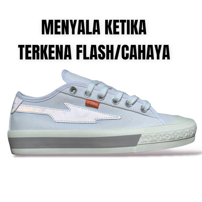 Gambar (Bisa Nyala) Sepatu Sneakers Xternal Miterns Storm White Reflective Ka - PetirLowWhtRefl, 36 dari XTRL STEP SURE_NEW undefined Tokopedia