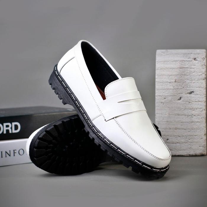 Gambar Sepatu WANFAR JRM Docmart Original Slip On Pria Loafers Casual Formal - White, 41 dari WANFAR 99 undefined Tokopedia