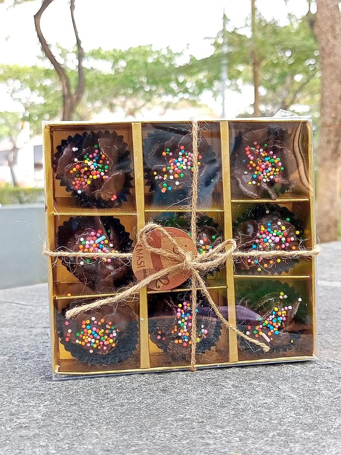Gambar Coklat putri genit coklat box choclate premium kado ultah birthday - 9 pcs dari Gaby Bella Florist undefined Tokopedia
