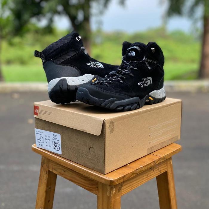 Gambar Sepatu gunung tnf sepatu outdoor tnf cedar mesa sepatu hiking pria - Hitam, 42 dari Billionaire Shoes undefined Tokopedia