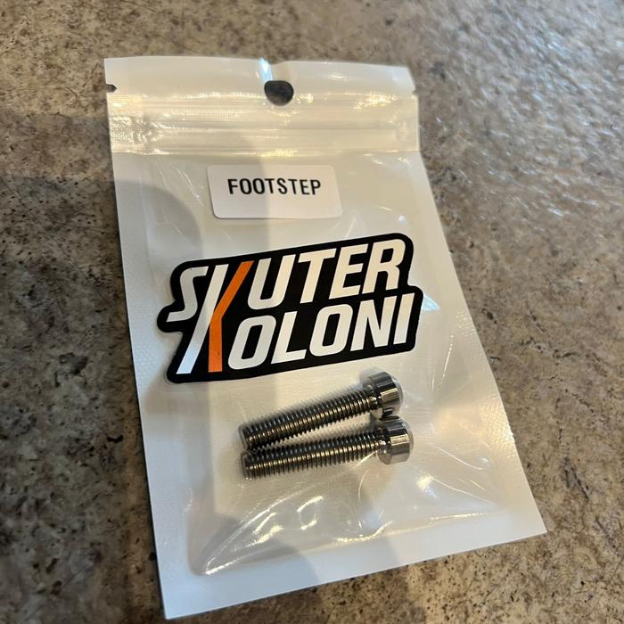 Gambar Titanium Bolt Baut Cover Footstep Pijakan Vespa LX S Sprint Primavera - silver dari skuterkoloni undefined Tokopedia