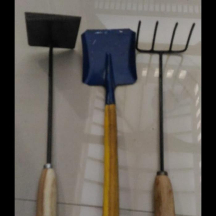 Gambar ALAT KEBUN SET ALAT BERKEBUN / ALAT TAMAN SET PACUL GARUKAN SEKOP MINI - GARUKAN dari Sumber Jaya Market undefined Tokopedia