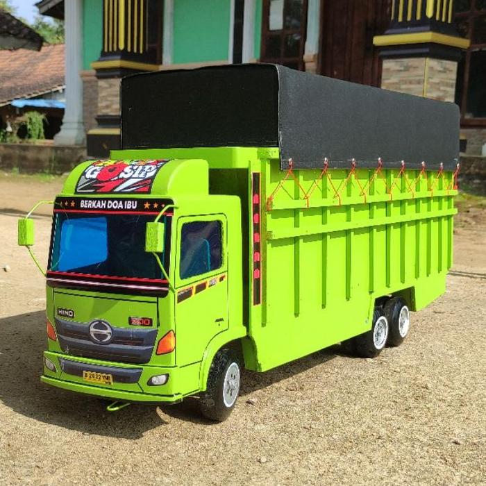 Gambar mainan mobilan truk oleng kayu tronton besar P 70cm miniatur truk - Hijau dari S A M P U R A S U N undefined Tokopedia