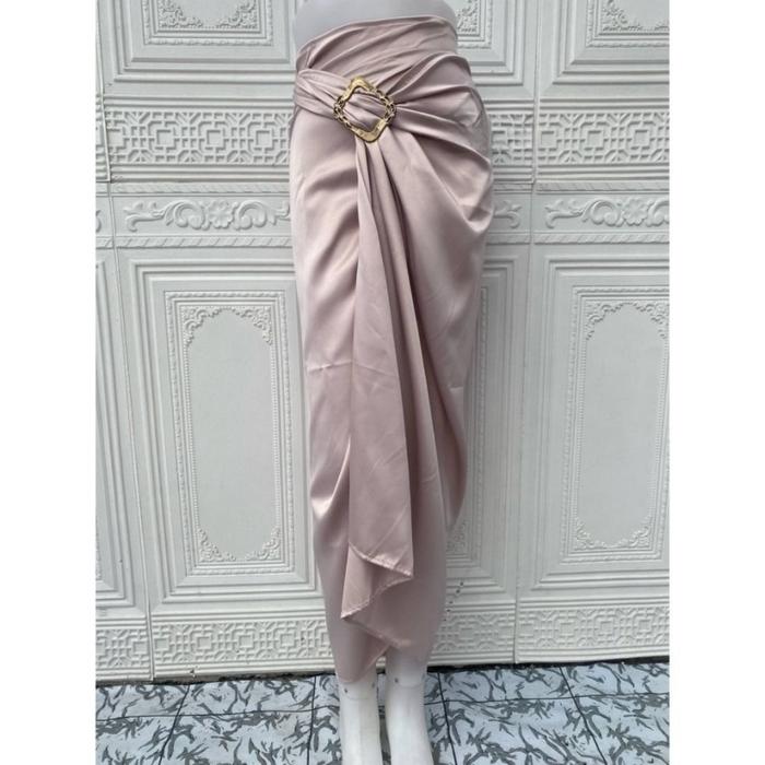 Gambar Kain Lilit Satin / Rok Lilit Satin Bawahan Kebaya - SATIN NUDE dari Batik Kebaya Modern undefined Tokopedia