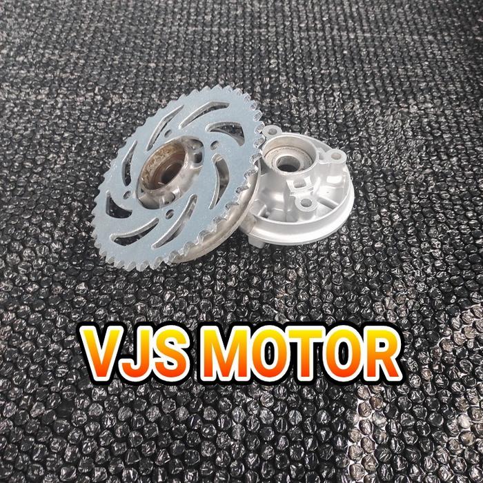 Gambar panel nap dudukan gear + Gir blakang JUPITER Z Burhan ORI ASLI YAMAHA dari ah.shop otomotif undefined Tokopedia