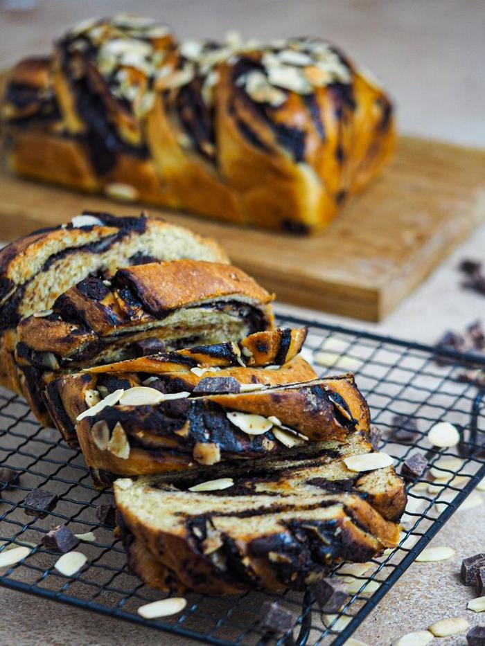 Gambar (Pre-Order) Sourdough BABKA Gift, Hamper Natal / Imlek / Lebaran - ChocolateAlmond dari AppleberryCakes undefined Tokopedia