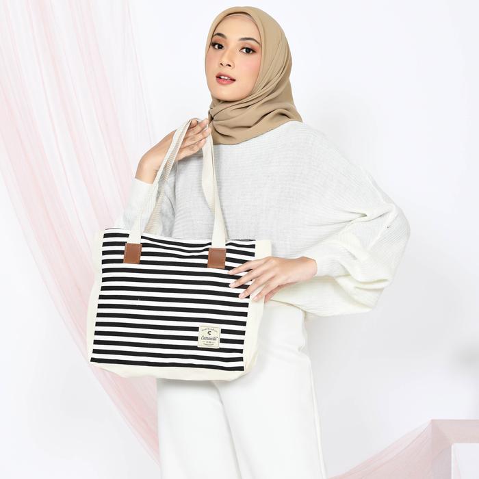 Gambar Tas Tote Bag Kuliah Wanita Aesthetic resleting bahan kanvas - SALUR HTAM LCFL dari carravellebag undefined Tokopedia