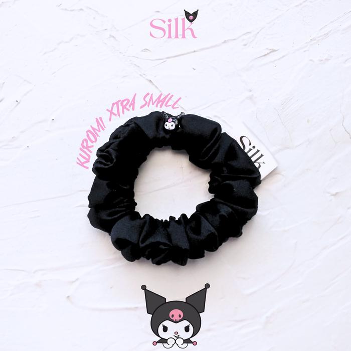 Gambar ikat rambut sanrio kuromi silk velvet premium scrunchie - Xtrasmall dari silk scrunchie undefined Tokopedia
