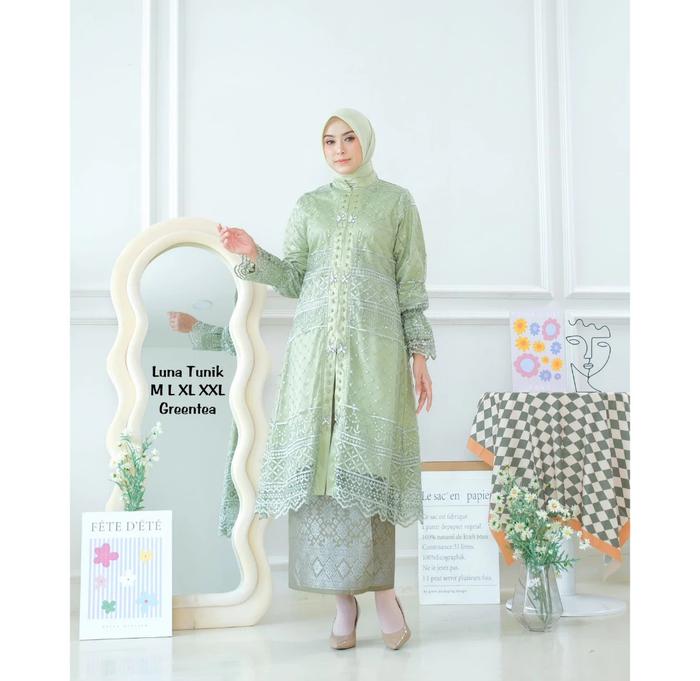 Gambar SETELAN KEBAYA PESTA TUNIK LUNA TILE SAPTO FURING SATIN +ROK SONGKET - SET GREEN TEA, M dari Momme Collection undefined Tokopedia
