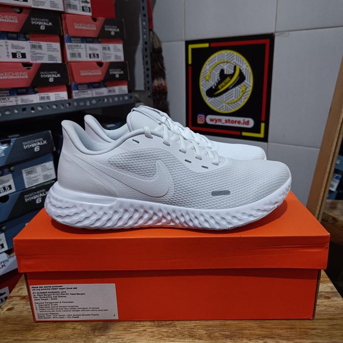 Gambar Nike Revolution 5 White - Men's Running Shoes - 44 dari Wynstore.id undefined Tokopedia