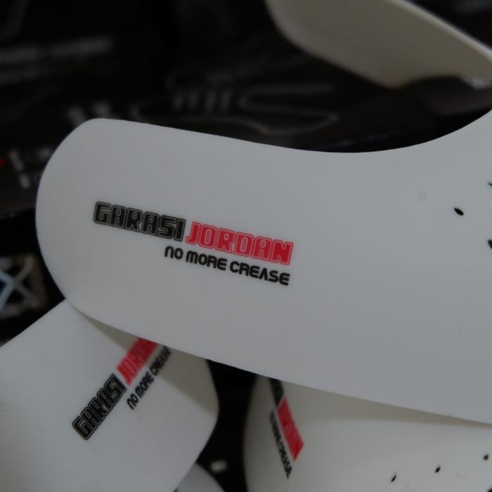 Gambar Anti Crease Universal Men Size - Putih, 36.5 - 46 EURO dari berrlancoidn undefined Tokopedia