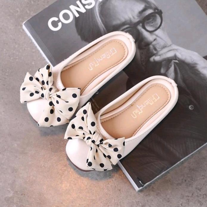 Gambar Sepatu Anak Perempuan Sandal Selop Anak Pita Pulkadot Cantik / Sandal - Putih, 26 dari kathyaseller undefined Tokopedia