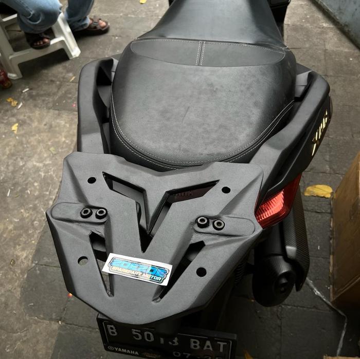 Gambar breket box xmax Behel box xmax Bracket box xmax dudukan box xmax - MODEL 1 dari zoezoe sparepart Motor undefined Tokopedia