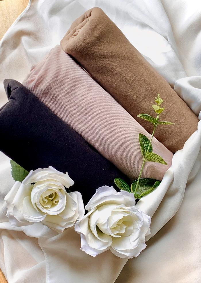 Gambar Pashmina kaos rayon premium - Hitam dari Anniicaa undefined Tokopedia
