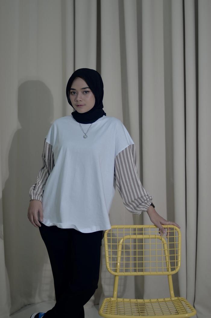 Gambar neeja - Kaos Oversize Wanita Lengan Panjang Salur Stripe Cotton Cordur - Corduroy White, L dari neeja_id undefined Tokopedia