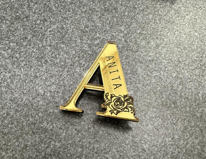 Gambar CUSTOM BROS INISIAL NAMA | BROS HIJAB JILBAB KERUDUNG | MOTIF BUNGA - Gold, A-J dari TopperTrooper undefined Tokopedia