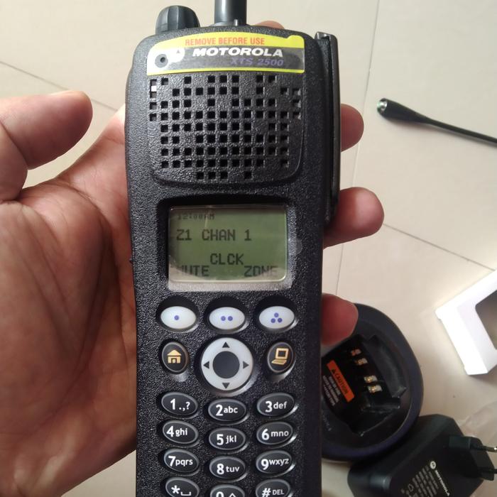Gambar HT Motorola xts 2500 kondisi new atau baru lengkap charger dari Hergari undefined Tokopedia