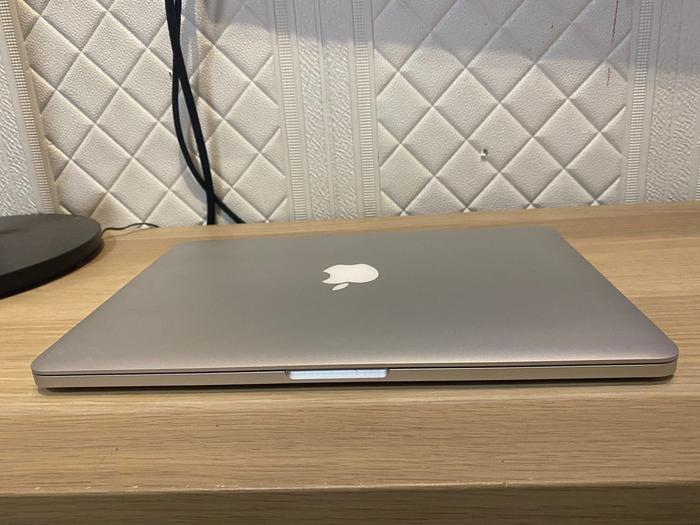 Macbook Pro Retina Display 13inch 2015 di Fiim Tokopedia