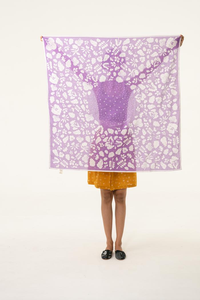 Gambar Scarf Flora Bulat Ungu dari Sejauh Mata Memandang undefined Tokopedia