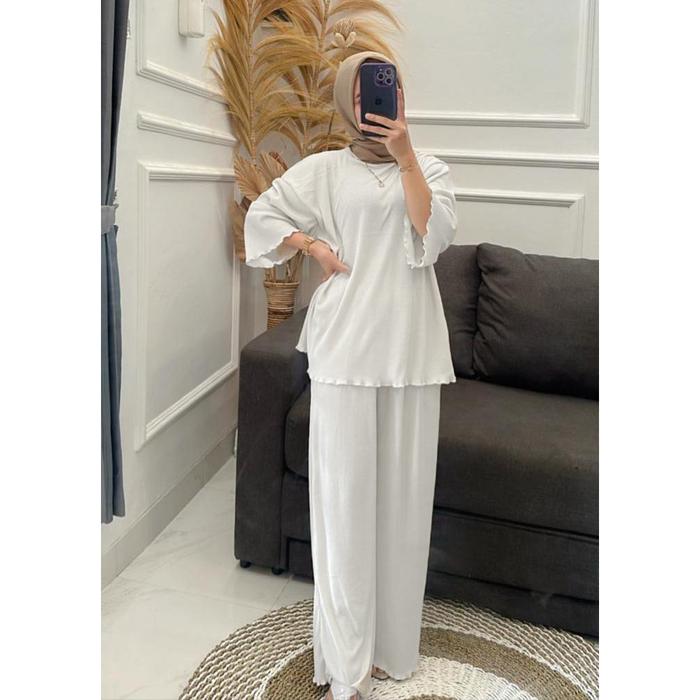 Gambar LOREN ONE SET/ONE SET KNIT/BAJU SETELAN WANITA - White dari Solihah_Shop undefined Tokopedia