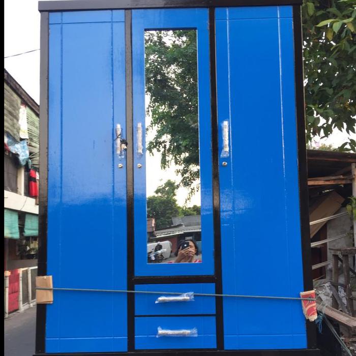 Gambar Lemari Pakaian Minimalis 3 Pintu Warna - Lemari Pakaian Triplek - Merah dari Future Furniture ID undefined 5 Tokopedia