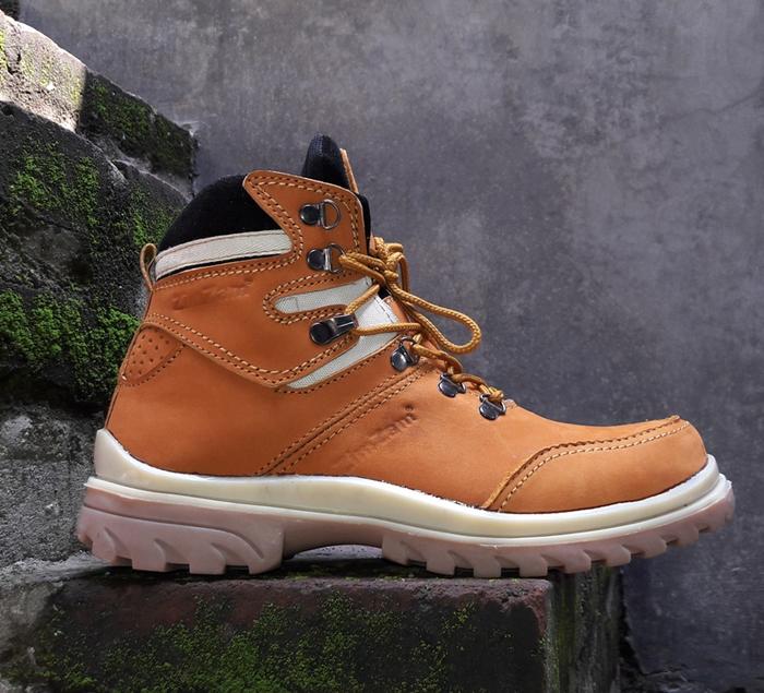 Gambar PROMO SEPATU ZIMZAM JOGGER TAN BOOTS SAFETY HIKING TOURING GAYA MURAH - TAN, 39 dari Samudra_Shoes undefined Tokopedia