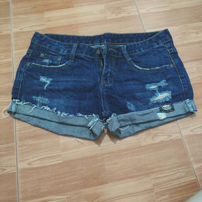 Gambar Celana Jeans Pendek Wanita Stylish Preloved - Cream dari MAU_DONZ undefined 5 Tokopedia