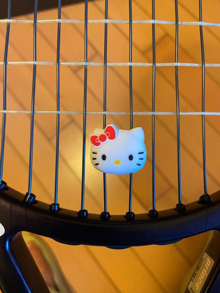 Gambar Peredam raket tenis Dampener tenis motif Hello Kitty Sanrio Tennis - Merah dari Erland UD undefined Tokopedia