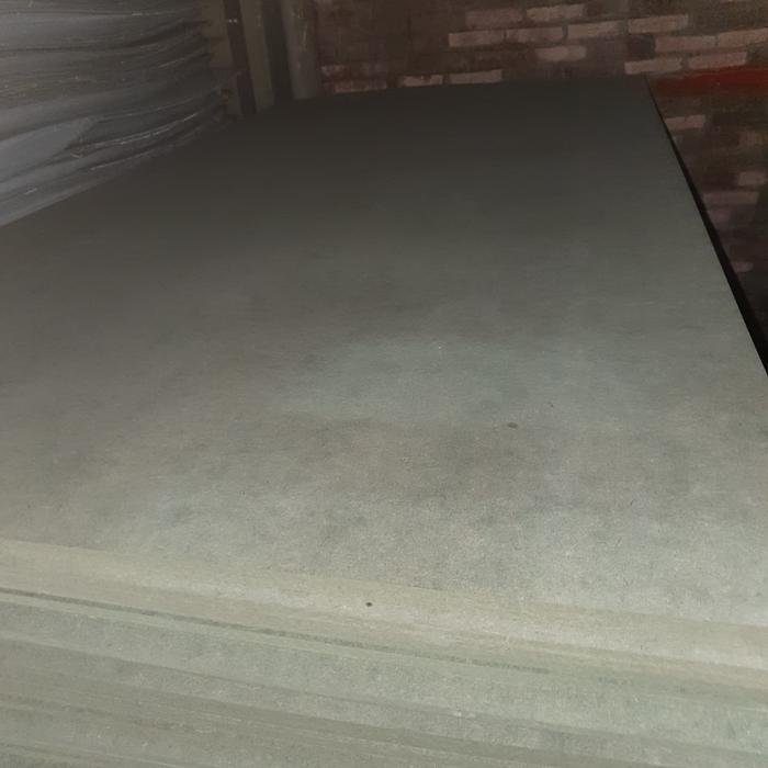 Gambar MDF hijau 6 mm / Triplek 6mm MDF hijau HMR / MDF 6mm HMR dari Tb. Sumber Karya undefined Tokopedia