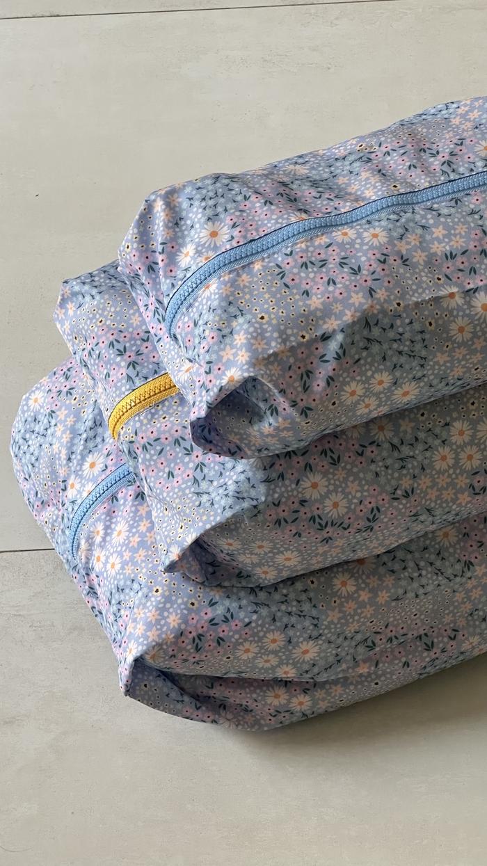 Gambar KEROKOO ARA Trio Travel Pouch - Ditzy Florals dari KEROKOO undefined Tokopedia