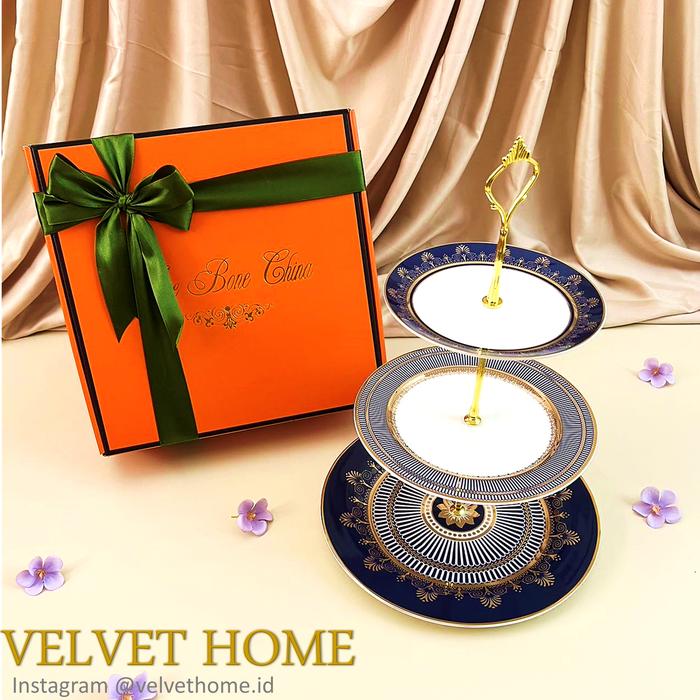 Gambar Cake stand 3 tier Hampers piring tatakan kue set natal lebaran imlek - Imperial Blue dari velvethome.id undefined Tokopedia