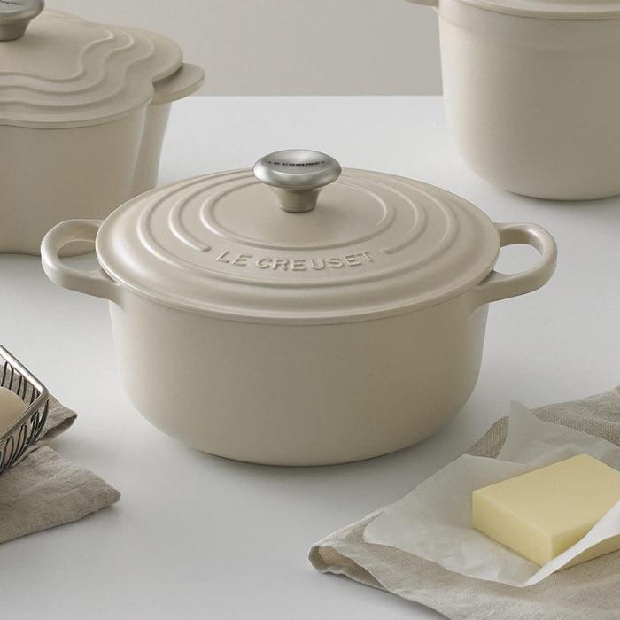 Gambar Le creuset original ROUND DUTCH OVEN 22cm - Brioche dari Celiebox undefined Tokopedia