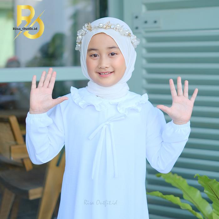 Gambar Gamis Polos Anak Perempuan Muslim 2-11 Tahun Bahan Crinkle Airflow - Putih, S dari Risa Outfit.id undefined Tokopedia