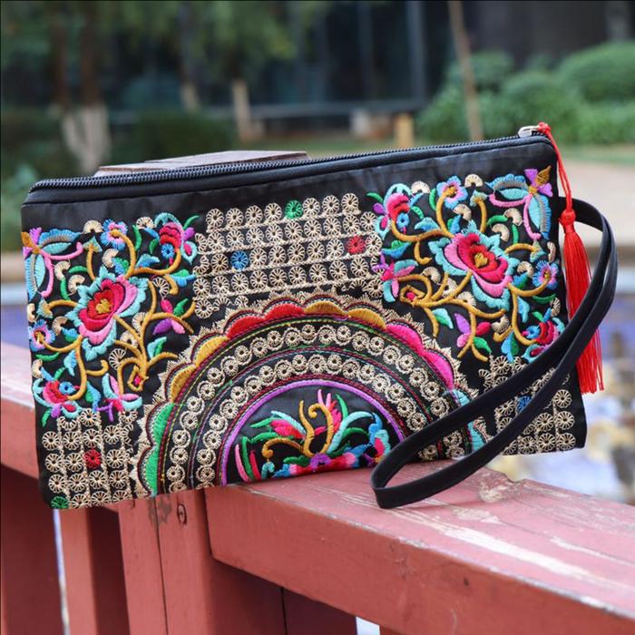 Gambar Dompet wanita clutch panjang tipis resleting full bordir bunga kupu-kupu - bunga gold dari AGCollectionShop_NEW undefined Tokopedia