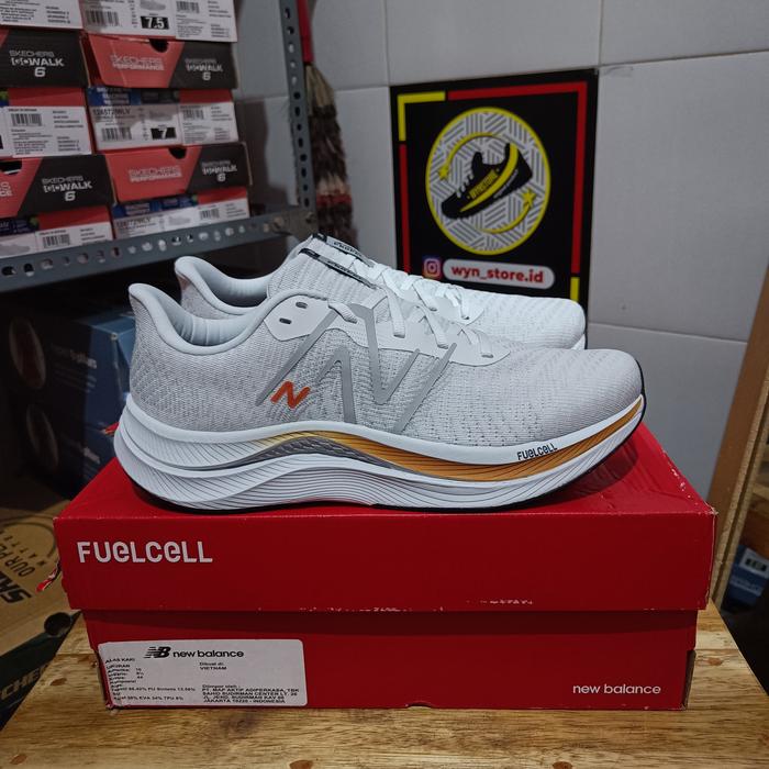Gambar New Balance Fuelcell Propel V4 White - Men's Running Shoes - 44 dari Wynstore.id undefined Tokopedia