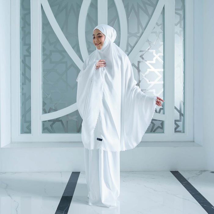 Gambar Mukena Plain Premium Silk Mukena Zianisa Nayla Series All size - White dari Zianisa Official undefined Tokopedia