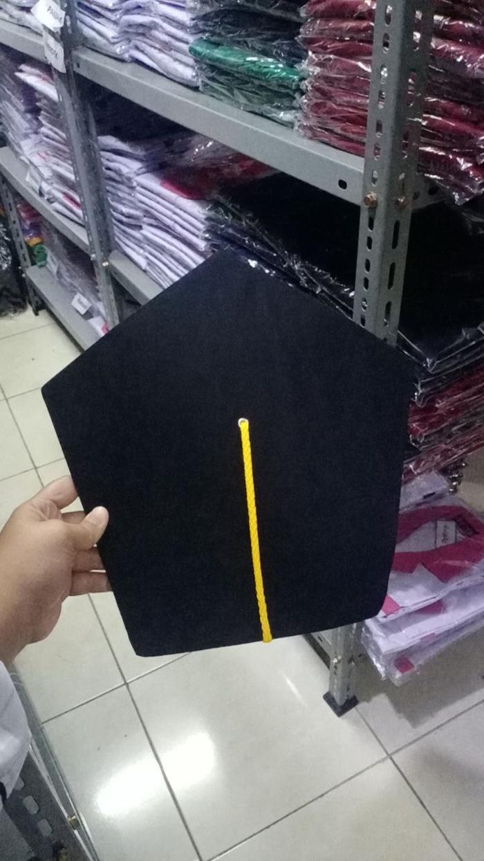 Gambar TOPI TOGA WISUDA / TOPI WISUDA / TOPI TOGA DEWASA / TOGA MAHASISWA - Topi Hitam, Tali Orange dari GudangDropshipzilla undefined Tokopedia