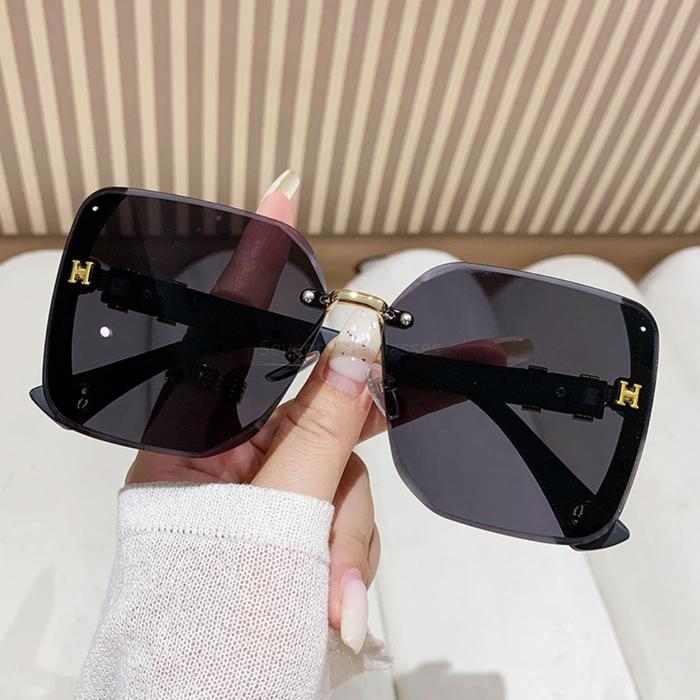 Gambar Kacamata Hitam Titanum Kotak Anti UV Sunglasses Model Fashion Wanita - HMS - Black dari seventeen glasses undefined Tokopedia